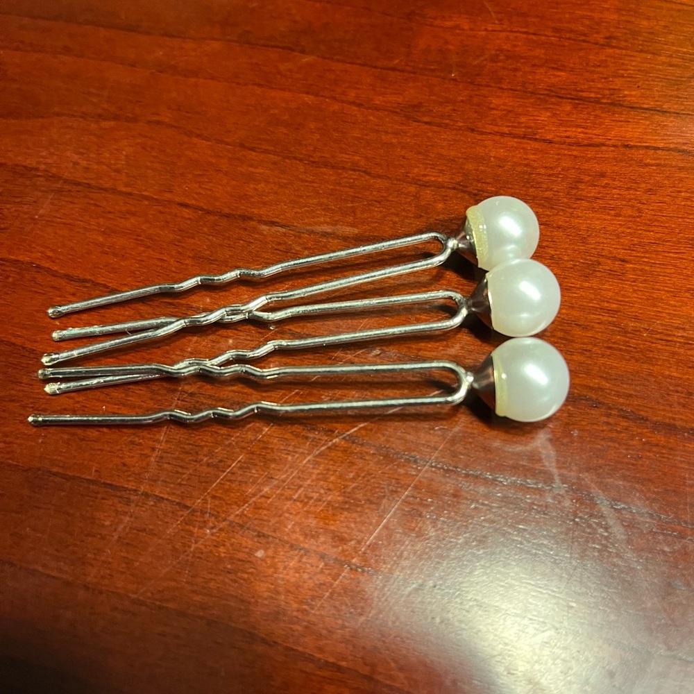 Set of three pearl hairpins